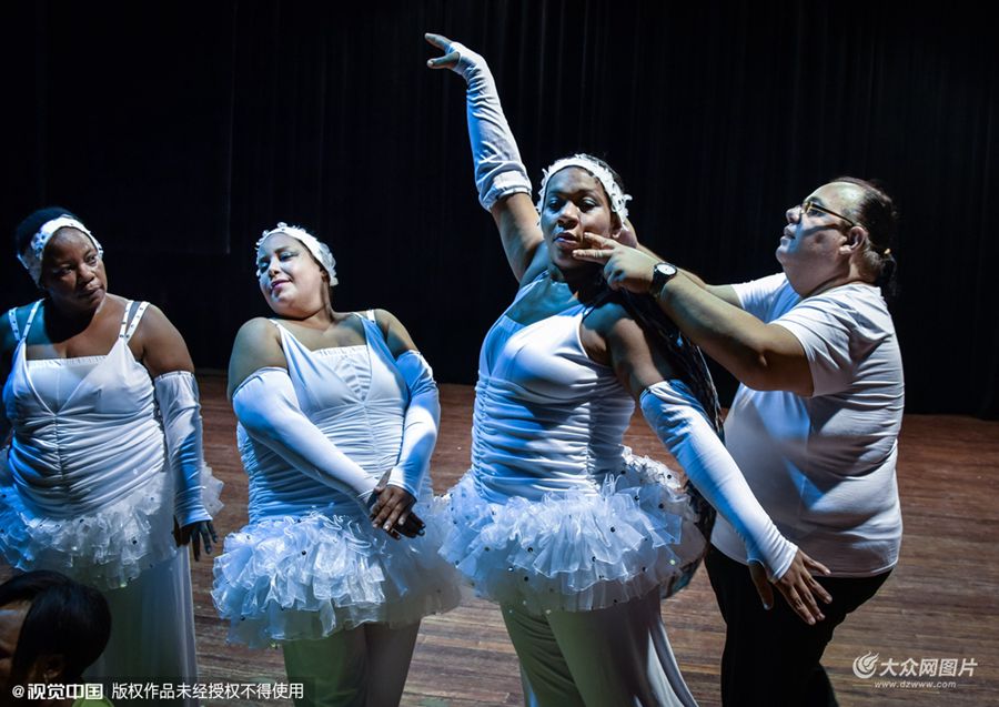 �Ű͹�����Danza Voluminosa��F��һ�ᵽ�赸�݆T������X�����Ƿ�����Fһ�������pӯ�w��������Ȼ�����ԹŰ͵���FDanza Voluminosa��ԇ�D�����@�N��Ҋ��